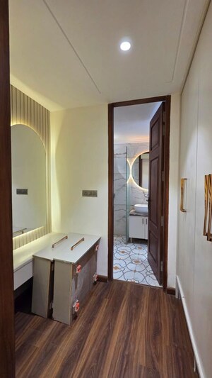 Attached Bathroom in 6 BHK Villa at Aerocity – for Rent