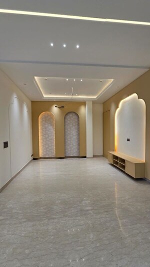 Building Lobby in 6 BHK Villa at Aerocity – for Rent