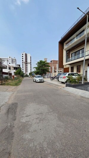 Parking in 6 BHK Villa at Aerocity – for Rent