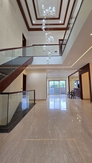 Room in 6 BHK Villa at Aerocity – for Rent