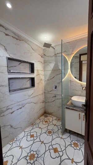 Bathroom in 6 BHK Villa at Aerocity – for Rent