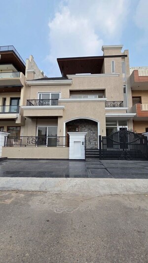 6 BHK Villa – Exterior View View at Aerocity - for Rent