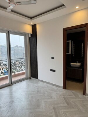 Room in 3 BHK Apartment at Anant Raj Estate Plots, Sector 63a – for Rent