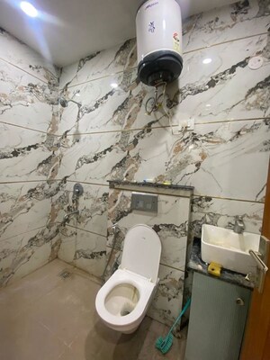 Team Area in 2 BHK Apartment at Saket – for Rent