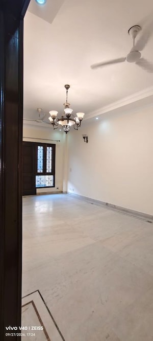 Room in 4 BHK Builder Floor at Greater Kailash I – for Rent
