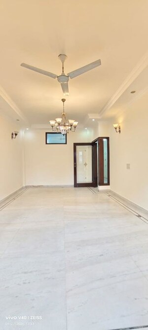 Room in 4 BHK Builder Floor at Greater Kailash I – for Rent