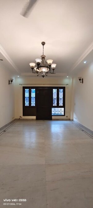 Room in 4 BHK Builder Floor at Greater Kailash I – for Rent
