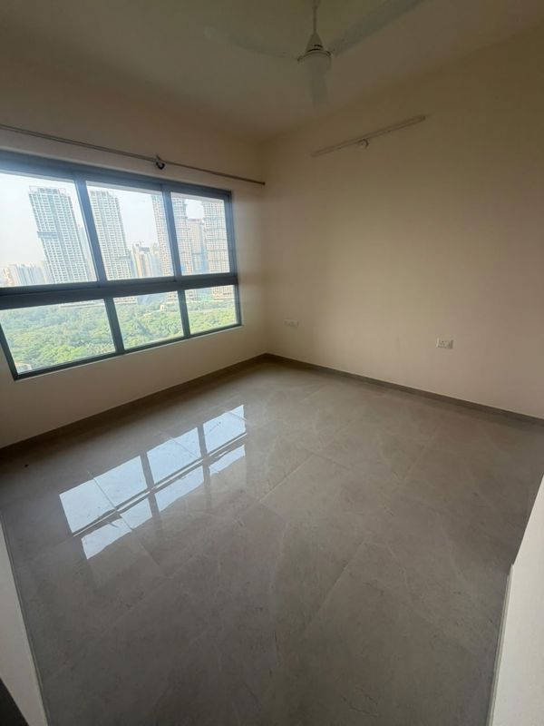 Room in 2 BHK Apartment at Piramal Vaikunth A Class Homes, Balkum Pada – for Rent