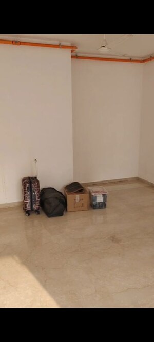 Room in 3 BHK Apartment at Platinum Life, Andheri West – for Rent