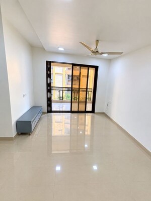 Room in 2 BHK Apartment at Akashganga Complex Kavesar, Kavesar – for Rent