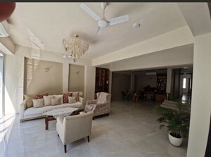 Team Area in 5 BHK Villa at Lokhandwala Complex – for Sale