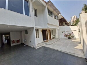 5 BHK Villa – Exterior View View at Lokhandwala Complex - for Sale