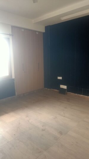 Room in 3 BHK Apartment at Capital Royal Casa, Gms Road – for Rent