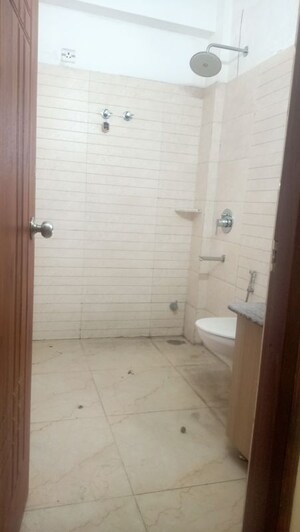 Bathroom in 3 BHK Apartment at Capital Royal Casa, Gms Road – for Rent