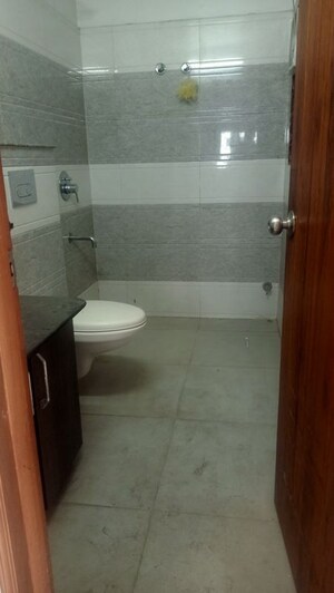 Bathroom in 3 BHK Apartment at Capital Royal Casa, Gms Road – for Rent