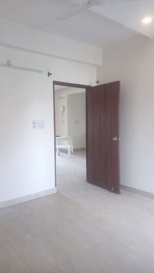 Room in 3 BHK Apartment at Capital Royal Casa, Gms Road – for Rent