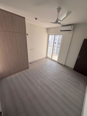 Room in 3 BHK Apartment at Hero Homes Gurgaon, Sector 104 – for Rent