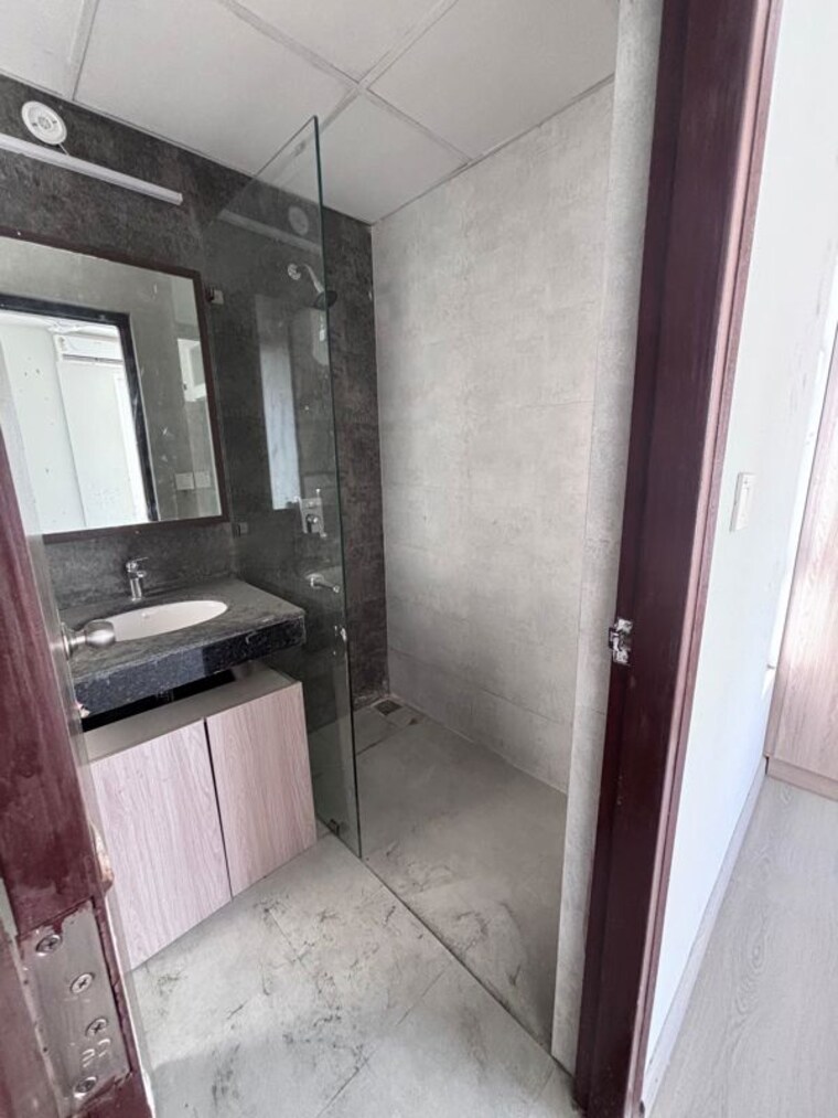 Bathroom, hero-homes-gurgaon 3 Bedroom 1689 Sq.Ft. Apartment In Sector 104 Gurgaon 10770871