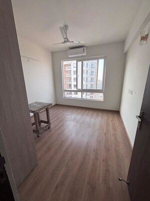 Room in 3 BHK Apartment at Hero Homes Gurgaon, Sector 104 – for Rent