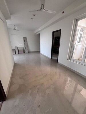Room in 3 BHK Apartment at Hero Homes Gurgaon, Sector 104 – for Rent