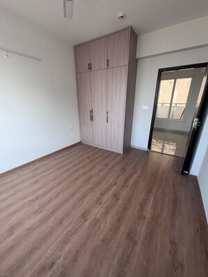 Room in 3 BHK Apartment at Hero Homes Gurgaon, Sector 104 – for Rent
