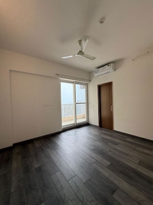 Room in 4 BHK Apartment at ABA Ivy County, Sector 75 – for Rent