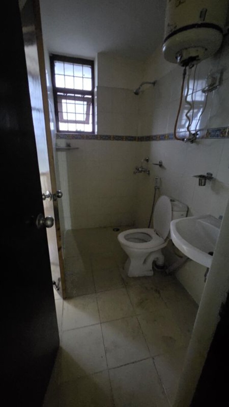 Bathroom, resizone-residency 3 Bedroom 1500 Sq.Ft. Apartment In Sewla Kalan Dehradun 10770915
