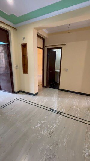 Room in 2 BHK Builder Floor at Palam Vihar – for Rent