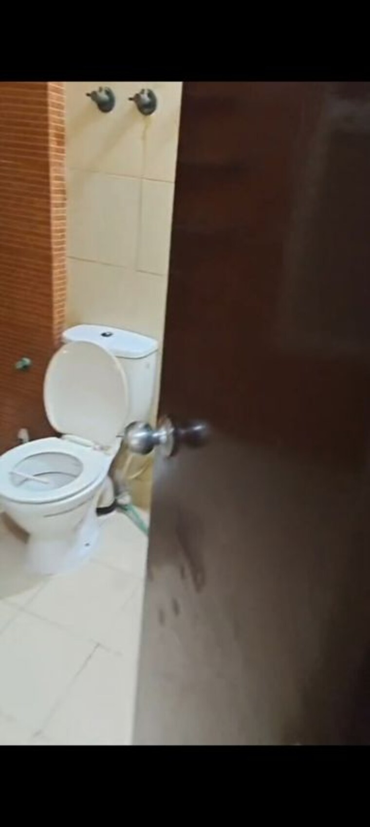 Bathroom, mahagun-my-woods 3 Bedroom 1370 Sq.Ft. Apartment In Sector 16c Greater Noida Greater Noida 10770945