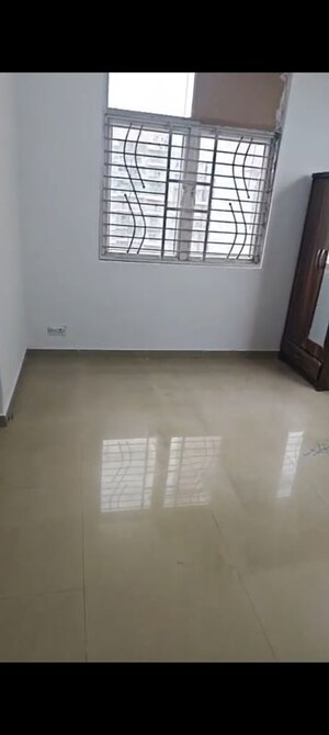 Room in 3 BHK Apartment at Mahagun My Woods, Sector 16c Greater Noida – for Rent