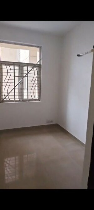 Room in 3 BHK Apartment at Mahagun My Woods, Sector 16c Greater Noida – for Rent