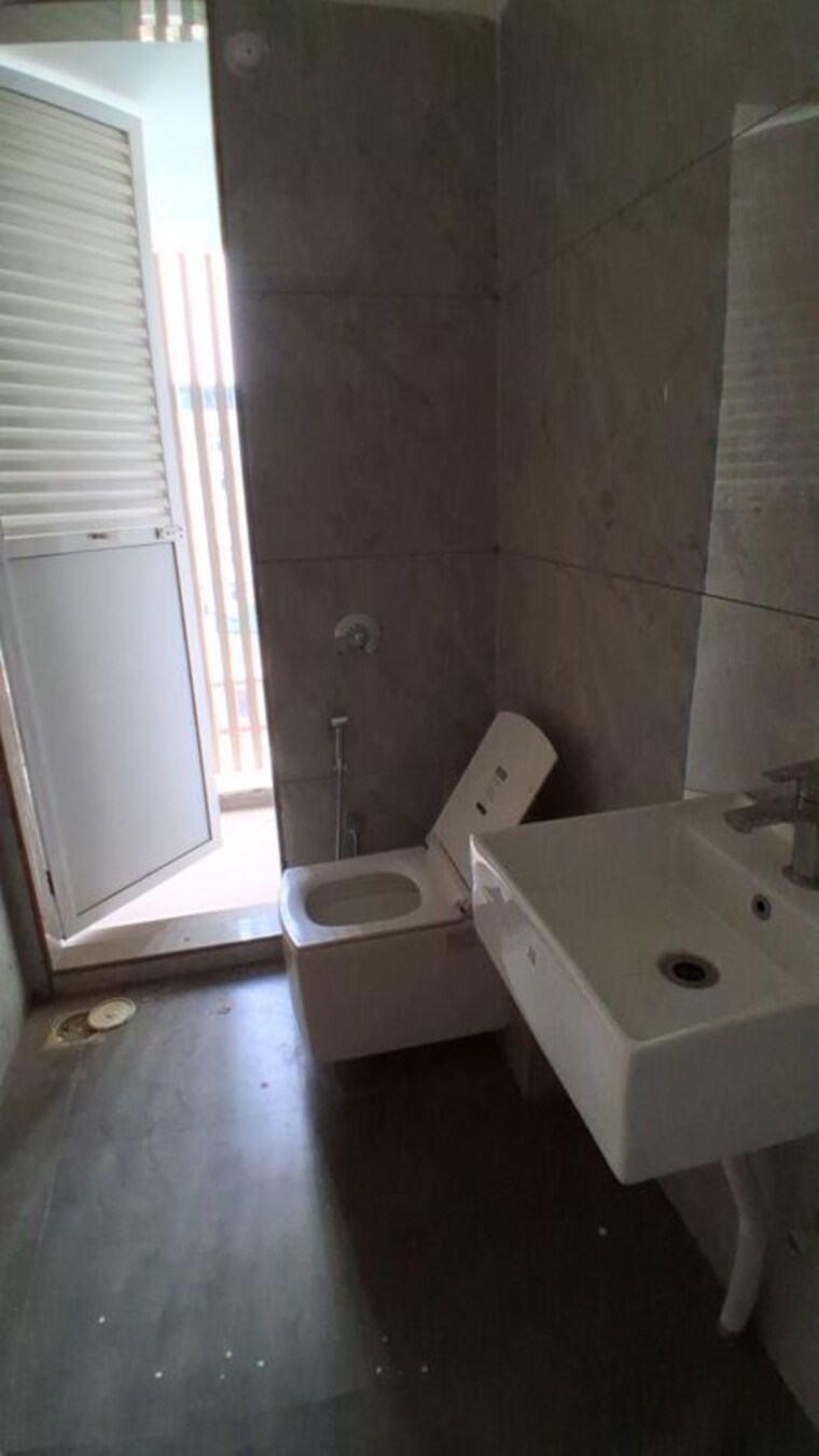 Bathroom, delta-luxuria 3 Bedroom 1053 Sq.Ft. Apartment In Airoli Sector 19 Navi Mumbai 10770956