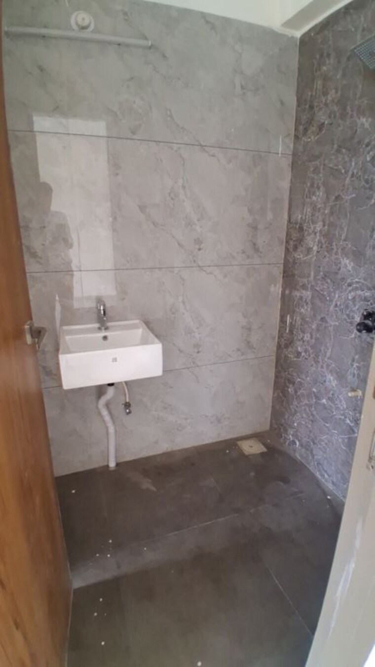 Bathroom, delta-luxuria 3 Bedroom 1053 Sq.Ft. Apartment In Airoli Sector 19 Navi Mumbai 10770956