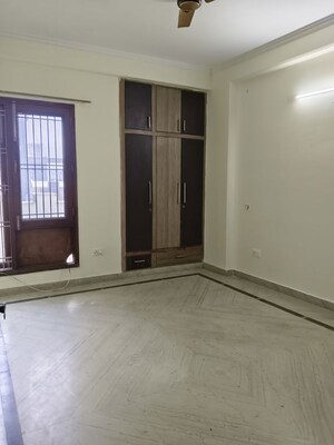 Room in 3 BHK Villa at RWA Apartments Sector 122, Sector 122 – for Rent