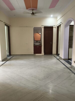 Room in 3 BHK Villa at RWA Apartments Sector 122, Sector 122 – for Rent