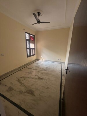Room in 2 BHK Builder Floor at Palam Vihar – for Rent