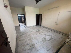 Room in 2 BHK Builder Floor at Palam Vihar – for Rent