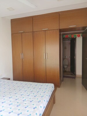 Room in 3 BHK Apartment at Nahar Iris Ivy, Andheri East – for Rent