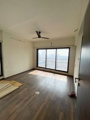 Room in 2 BHK Apartment at Acme Oasis, Kandivali East – for Rent