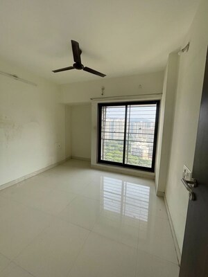 Room in 2 BHK Apartment at Acme Oasis, Kandivali East – for Rent