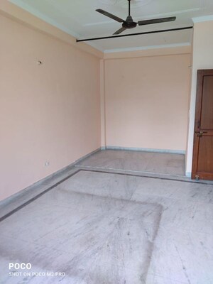 Room in 3 BHK Builder Floor at Palam Vihar Residents Association, Palam Vihar – for Rent