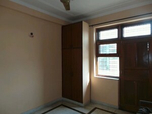Room in 3 BHK Builder Floor at Palam Vihar Residents Association, Palam Vihar – for Rent