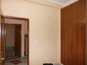 Room in 3 BHK Builder Floor at Palam Vihar Residents Association, Palam Vihar – for Rent
