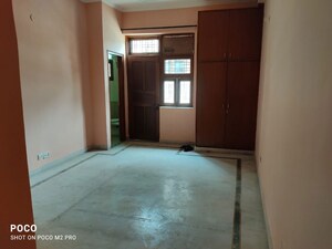Room in 3 BHK Builder Floor at Palam Vihar Residents Association, Palam Vihar – for Rent