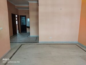 Room in 3 BHK Builder Floor at Palam Vihar Residents Association, Palam Vihar – for Rent