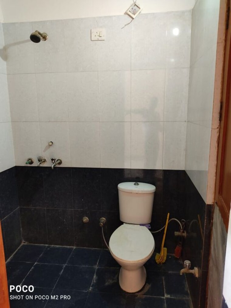 Bathroom, palam-vihar-residents-association 3 Bedroom 1200 Sq.Ft. Builder Floor In Palam Vihar Gurgaon 10771048