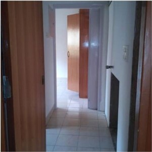 Room in 2.5 BHK Apartment at Ashirwad Tower, Andheri West – for Rent