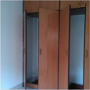 Room in 2.5 BHK Apartment at Ashirwad Tower, Andheri West – for Rent