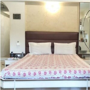 Bedroom in 3 BHK Apartment at Sanjeev Enclave, Andheri West – for Rent