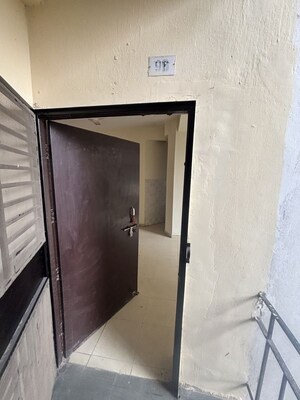 3 BHK Apartment – Entrance View at SRS Pearl Heights, Sector 87 - for Rent
